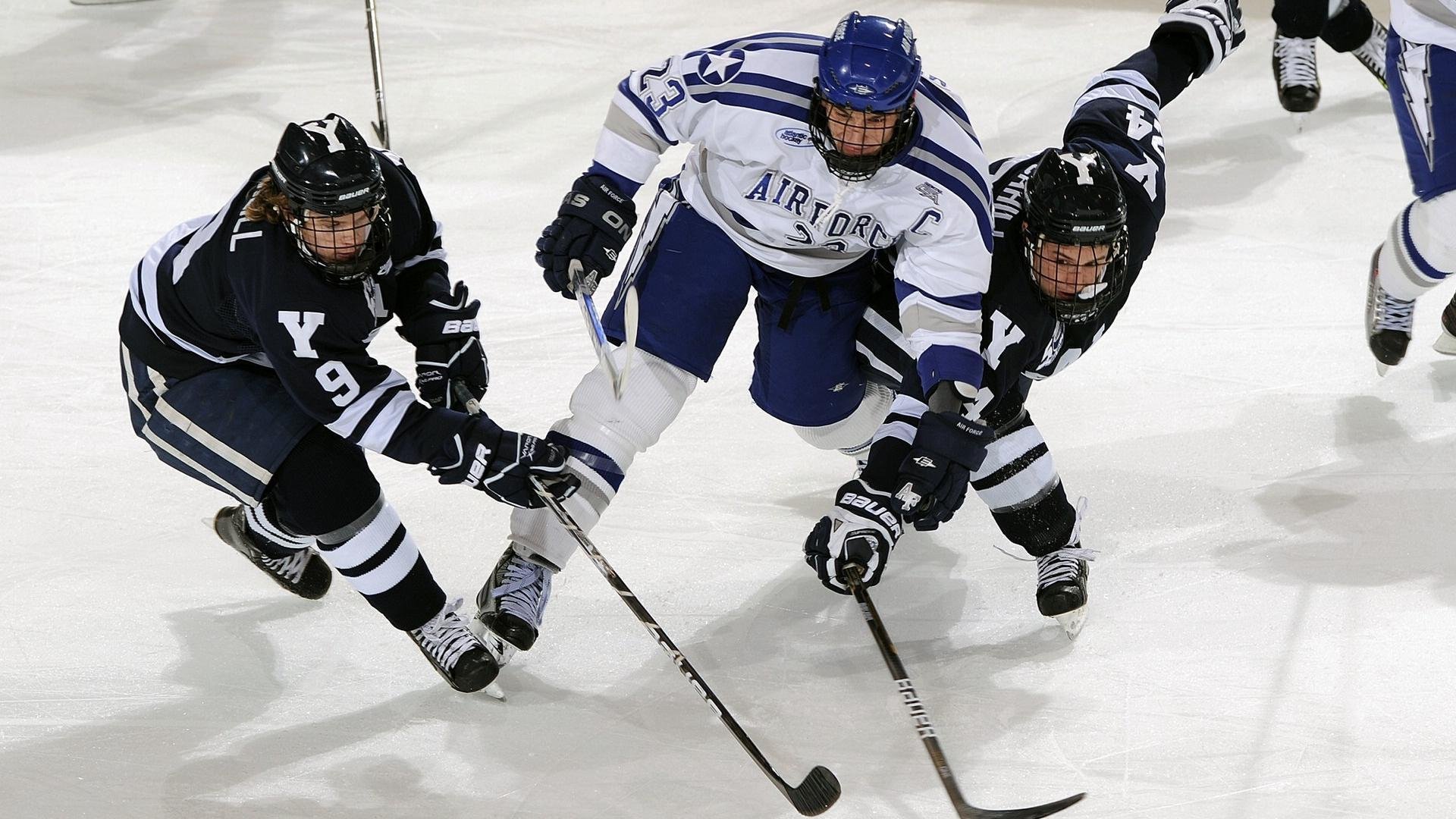 “华金·托比利亚的迅猛反应与稳健防守,提升美洲狮队的竞争力”